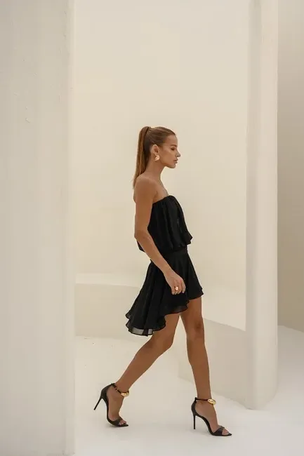 VESTIDO SANDY CURTO BLUSÊ CAMADAS - PRETO