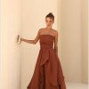 VESTIDO SOFISTIC LONGO T.Q.C. ASSIMÉTRICO ORGANZA - MARROM