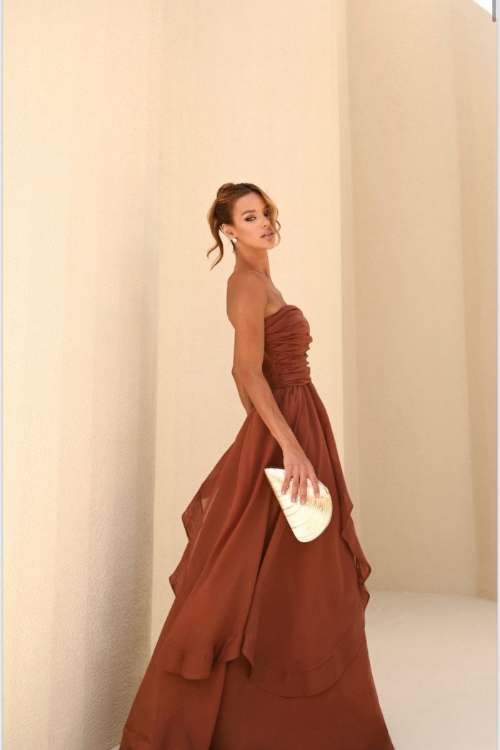 VESTIDO SOFISTIC LONGO T.Q.C. ASSIMÉTRICO ORGANZA - MARROM
