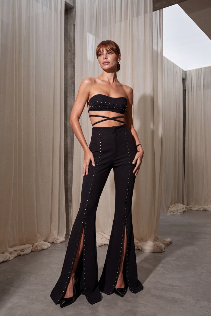 CONJUNTO TOP E PANTALONA TAINÁ FLARE FENDA PÉROLAS ATELIER - PRETO