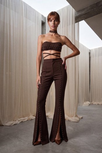 CONJUNTO TOP E PANTALONA TAINÁ FLARE FENDA PÉROLAS ATELIER - MARROM