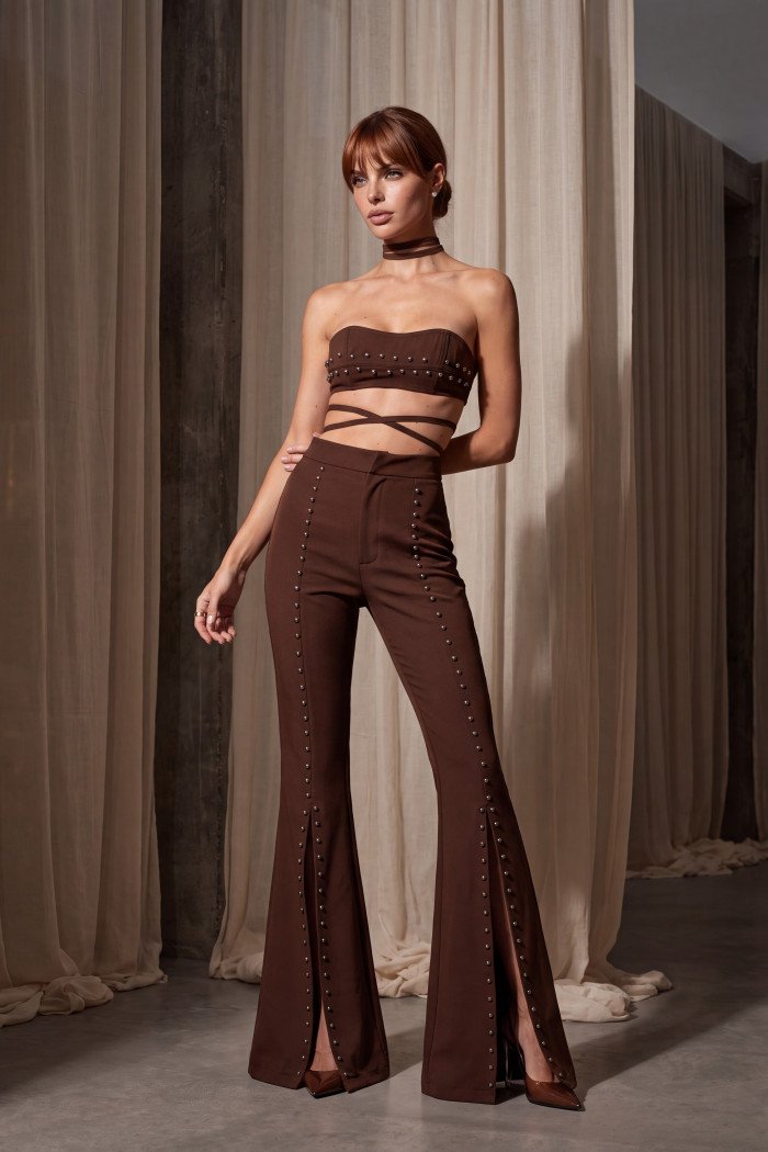 CONJUNTO TOP E PANTALONA TAINÁ FLARE FENDA PÉROLAS ATELIER - MARROM