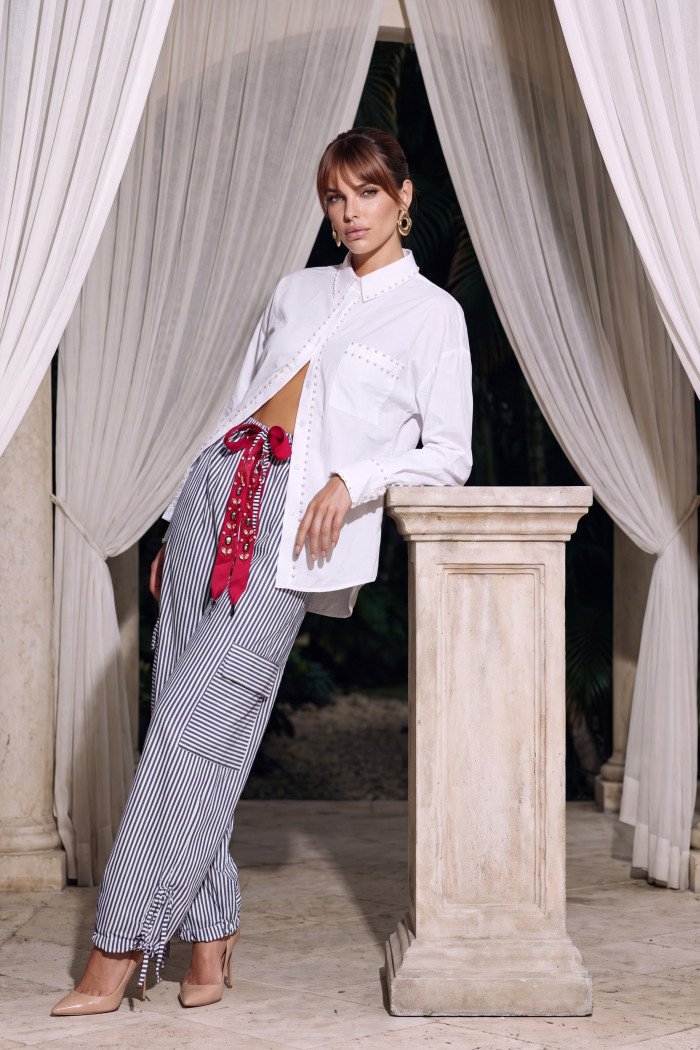 CALÇA JAMILE LISTRADA LAÇO CARGO ATELIER - AZUL MARINHO