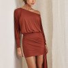 VESTIDO TAILÂNDIA CURTO COM CALDA - TERRACOTA