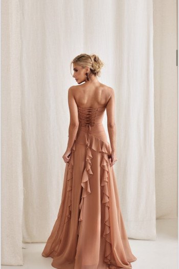 VESTIDO AUSTRÁLIA LONGO BABADOS T.Q.C - AMÊNDOA