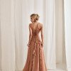 VESTIDO AUSTRÁLIA LONGO BABADOS T.Q.C - AMÊNDOA