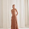 VESTIDO AUSTRÁLIA LONGO BABADOS T.Q.C - AMÊNDOA