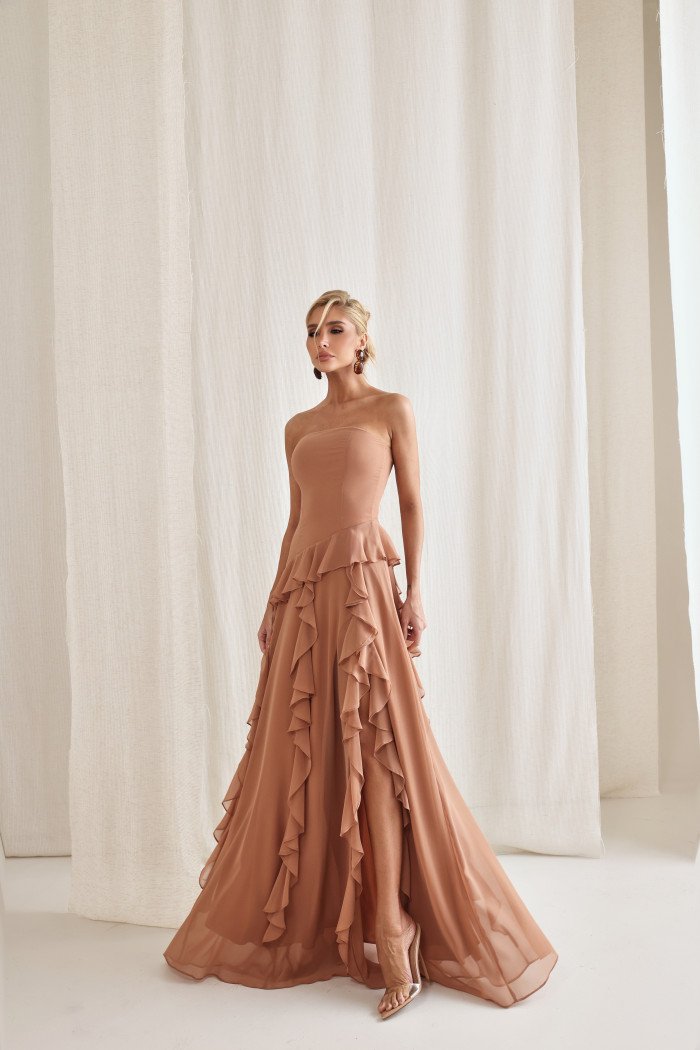 VESTIDO AUSTRÁLIA LONGO BABADOS T.Q.C - AMÊNDOA