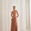 VESTIDO AUSTRÁLIA LONGO BABADOS T.Q.C - AMÊNDOA