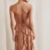 VESTIDO AUSTRÁLIA LONGO BABADOS T.Q.C - AMÊNDOA