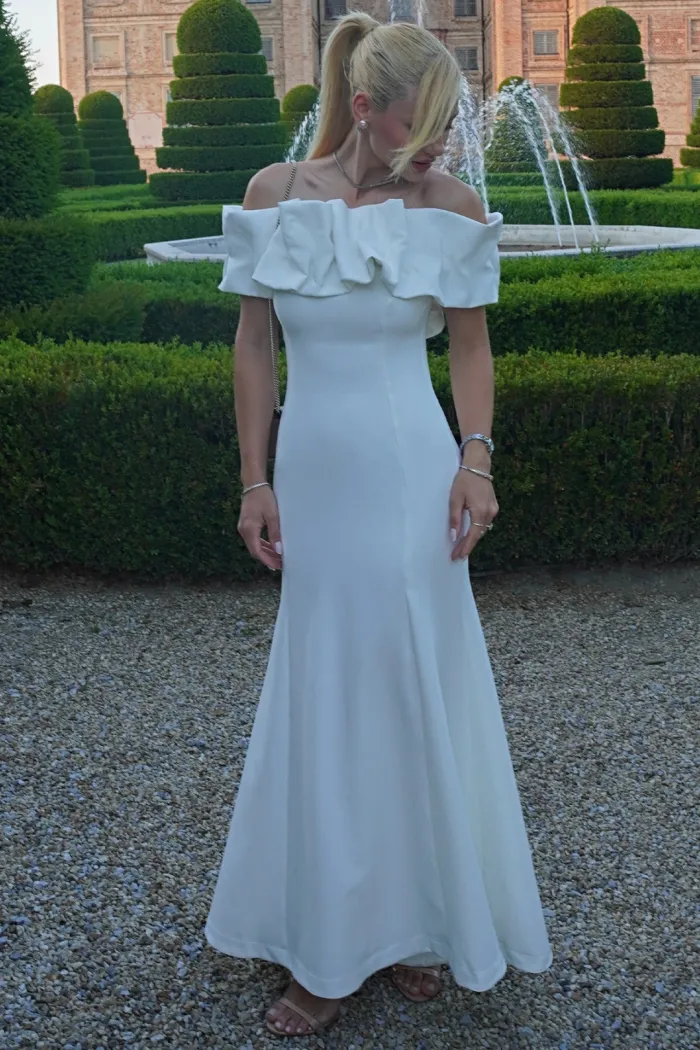 VESTIDO VIOLETA LONGO BABADOS OMBRO A OMBRO - OFF WHITE