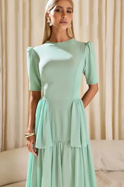 VESTIDO CHARLOTE LONGO CAMADAS - VERDE MENTA