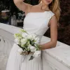 VESTIDO LONGO ROMANA UM OMBRO COM FLOR - OFF WHITE