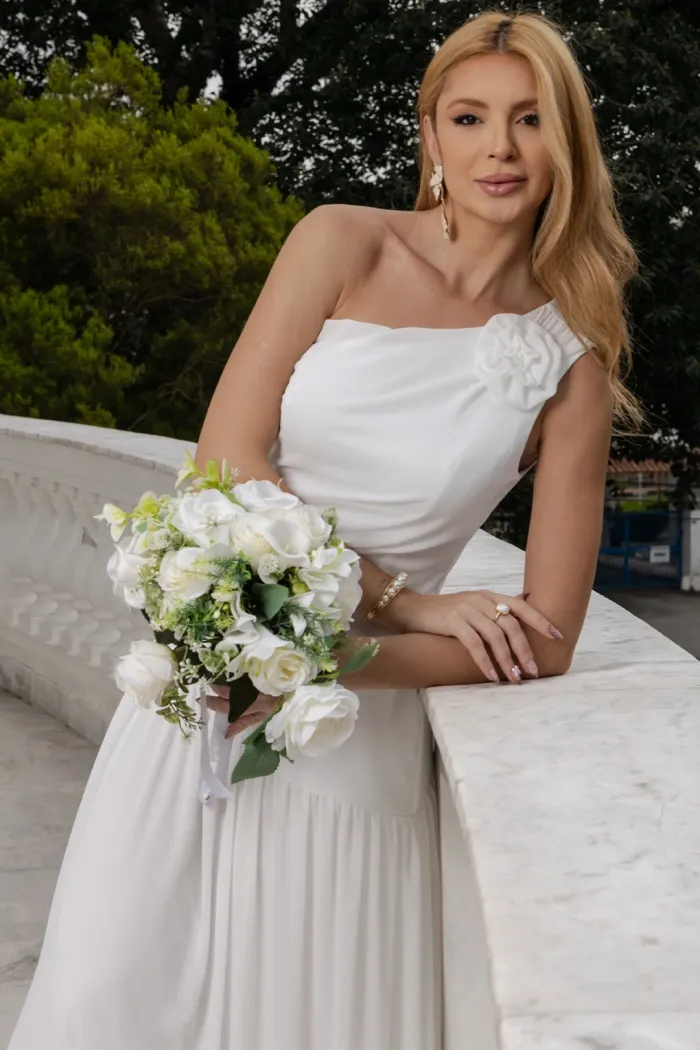 VESTIDO LONGO ROMANA UM OMBRO COM FLOR - OFF WHITE