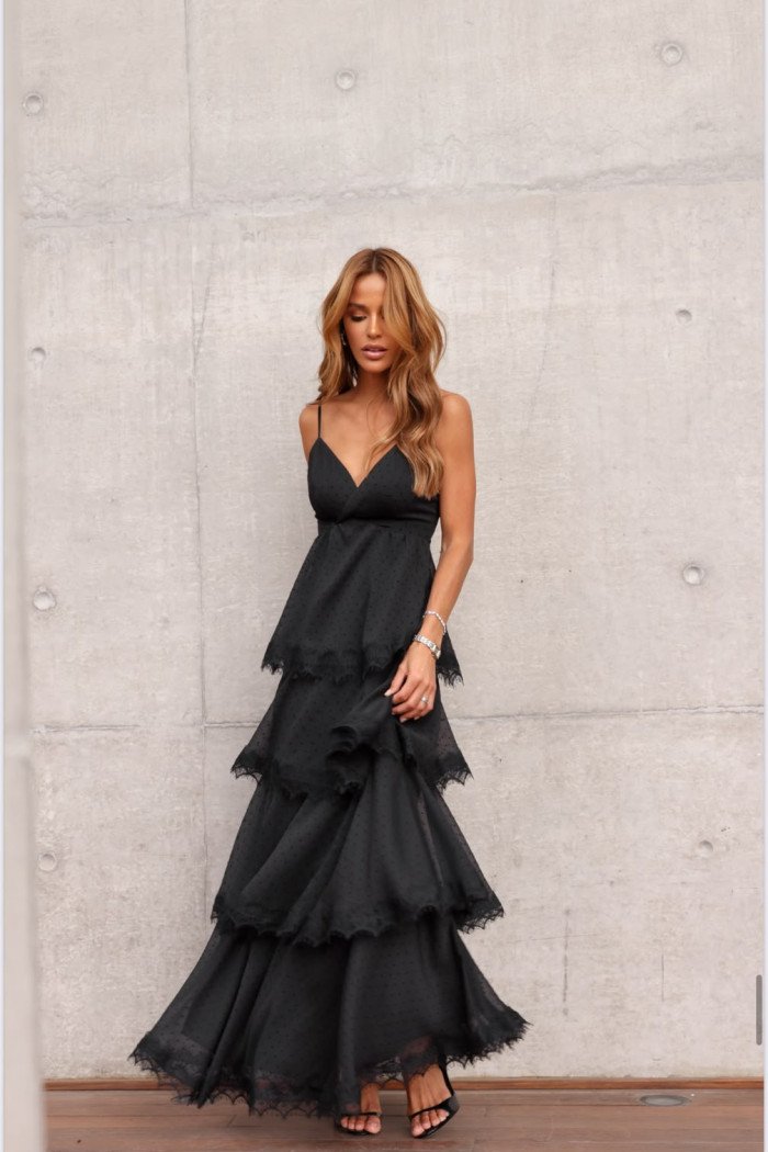 VESTIDO TOULOSE POÁ CAMADAS COM RENDA - PRETO