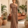 VESTIDO RIVIA LONGO DRAPEADO COM CAPA - CAPUCCINO