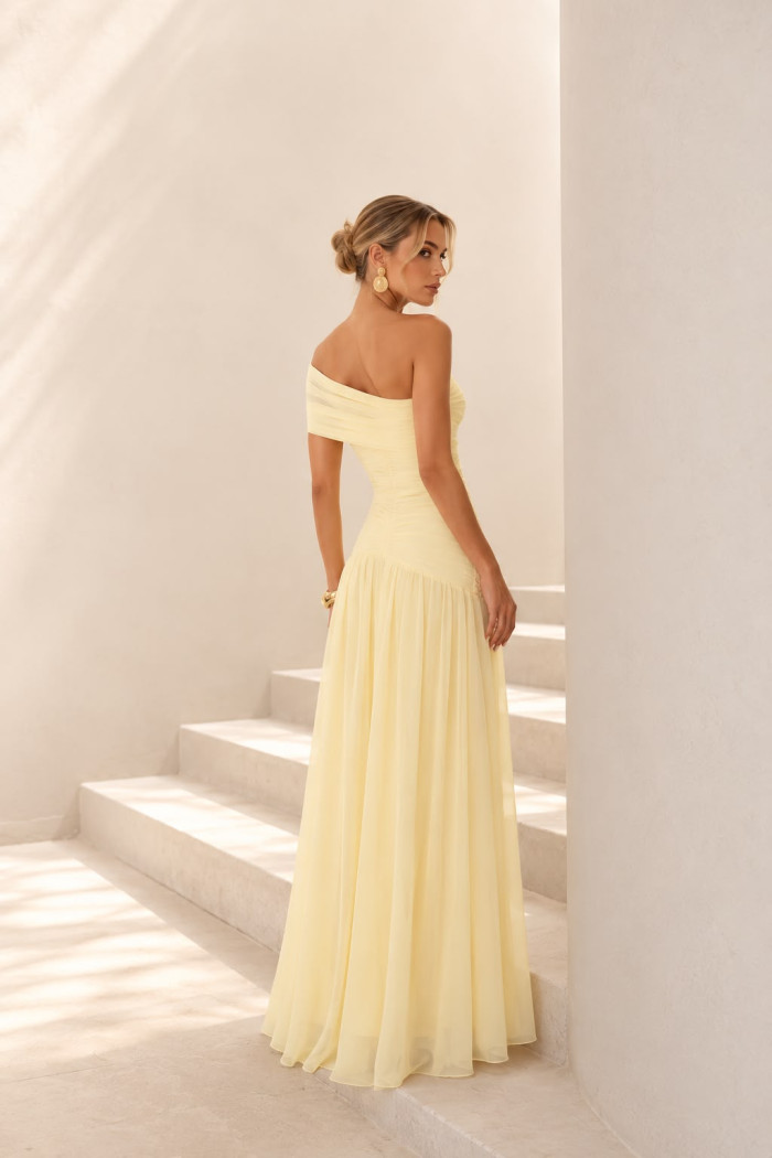 VESTIDO DE FESTA ALICE MICROTULE COM CAPA - AMARELO MANTEIGA