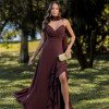 VESTIDO FRANCINE LONGO FENDA CHOKER - MARROM