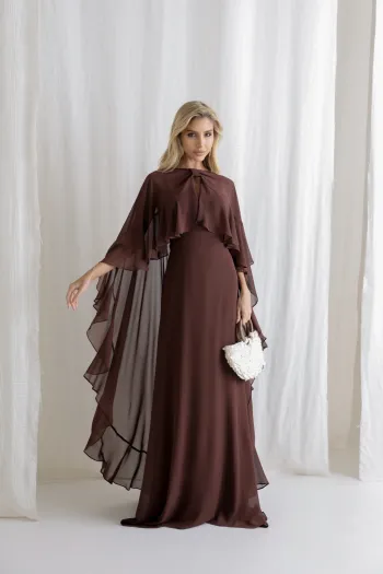 VESTIDO ANTONIETA LONGO CHIFFON CAPA BABADOS - MARROM