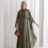 VESTIDO ANTONIETA LONGO CHIFFON CAPA BABADOS - VERDE OLIVA