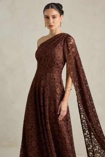 VESTIDO MARILYN RENDA UM OMBRO COM CAPA - MARROM
