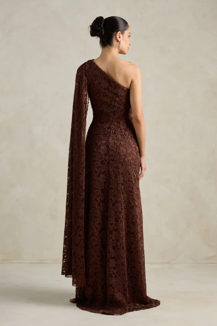 VESTIDO MARILYN RENDA UM OMBRO COM CAPA - MARROM