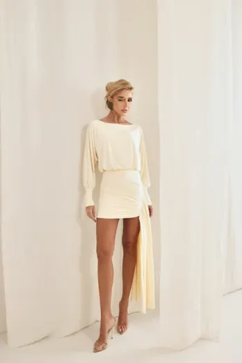 VESTIDO TAILÂNDIA CURTO COM CALDA - OFF WHITE