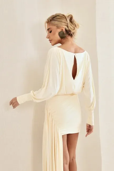 VESTIDO TAILÂNDIA CURTO COM CALDA - OFF WHITE