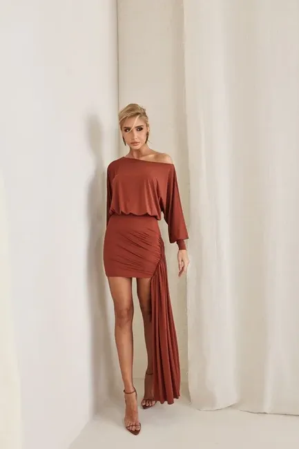 VESTIDO TAILÂNDIA CURTO COM CALDA - TERRACOTA