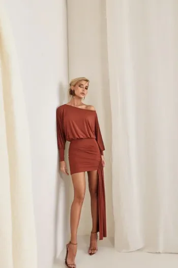 VESTIDO TAILÂNDIA CURTO COM CALDA - TERRACOTA