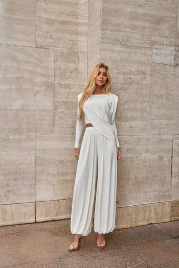 CONJUNTO SUÉCIA CALÇA ALADIM E BLUSA DREPEADA - OFF WHITE