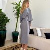 VESTIDO LOREN MIDI DRAPEADO COM MANGA MORCEGO - CINZA
