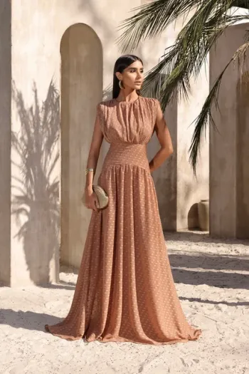 VESTIDO MÔNICA LONGO TEXTURIZADO - AMÊNDOA