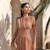 VESTIDO MÔNICA LONGO TEXTURIZADO - AMÊNDOA