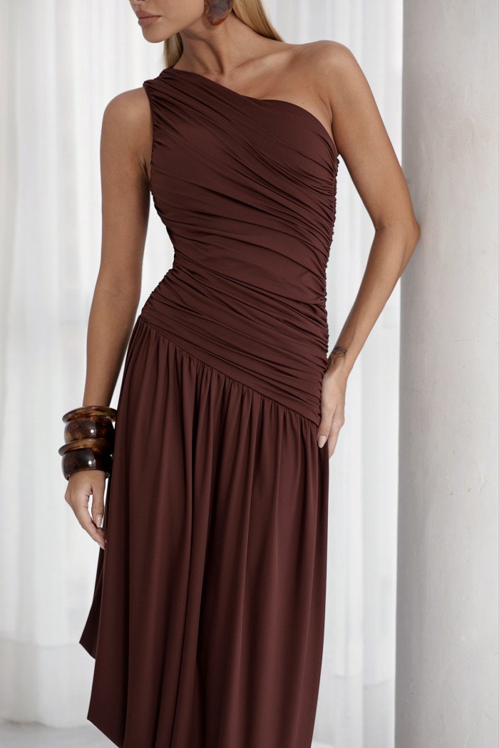 VESTIDO LONGO ASSIMÉTRICO BRUNA - MARROM
