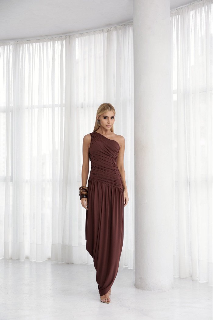VESTIDO LONGO ASSIMÉTRICO BRUNA - MARROM