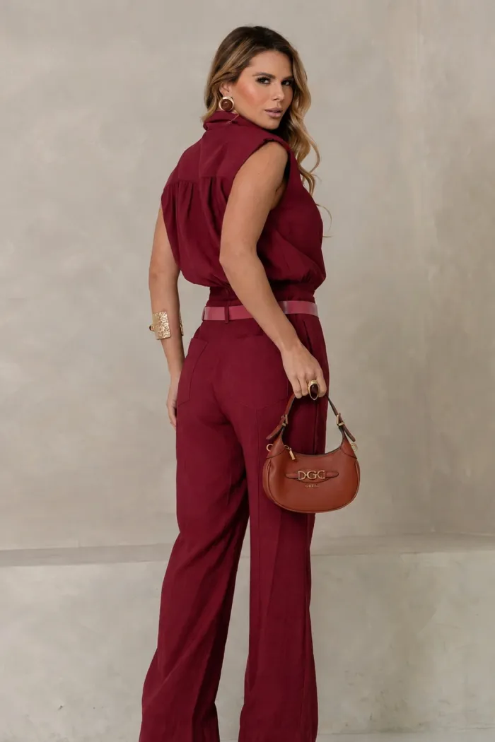 CONJUNTO VERI CALÇA E BLUSA CROPPED COM CINTO - VINHO
