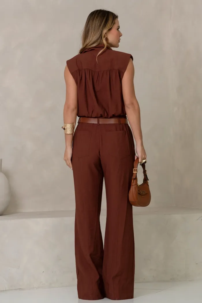 CONJUNTO VERI CALÇA E BLUSA CROPPED COM CINTO - MARROM