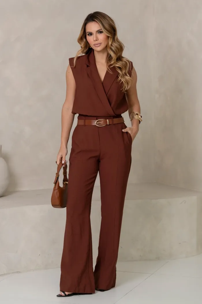 CONJUNTO VERI CALÇA E BLUSA CROPPED COM CINTO - MARROM