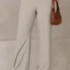 CONJUNTO VERI CALÇA E BLUSA CROPPED COM CINTO - BEGE