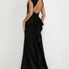 VESTIDO HELENA LONGO COM CAUDA E BABADOS COSTAS ABERTA - PRETO
