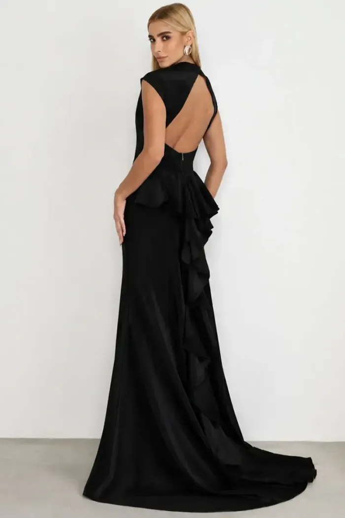 VESTIDO HELENA LONGO COM CAUDA E BABADOS COSTAS ABERTA - PRETO