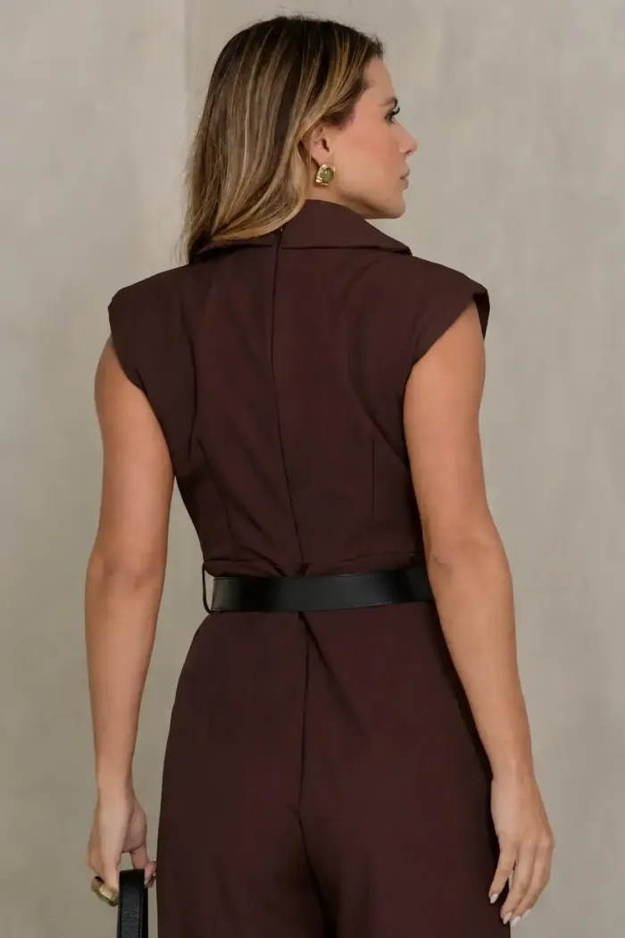MACACÃO PANTALONA LAPELA COM CINTO COURINO - MARROM
