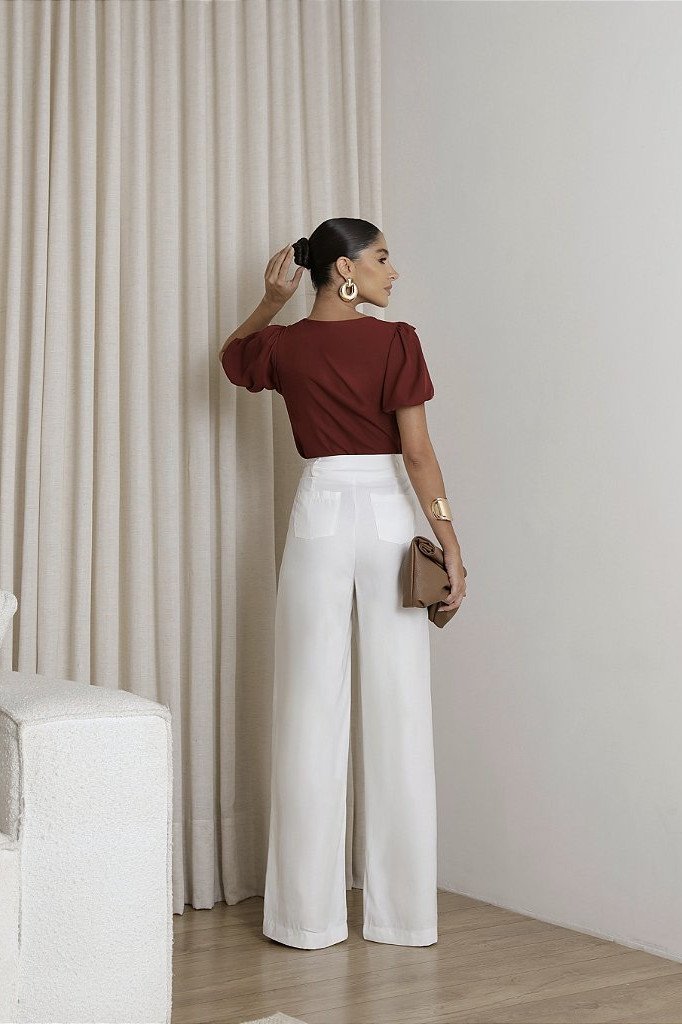 BLUSA NICOLE COM DETALHE BABADO COM GUIPIR - VINHO