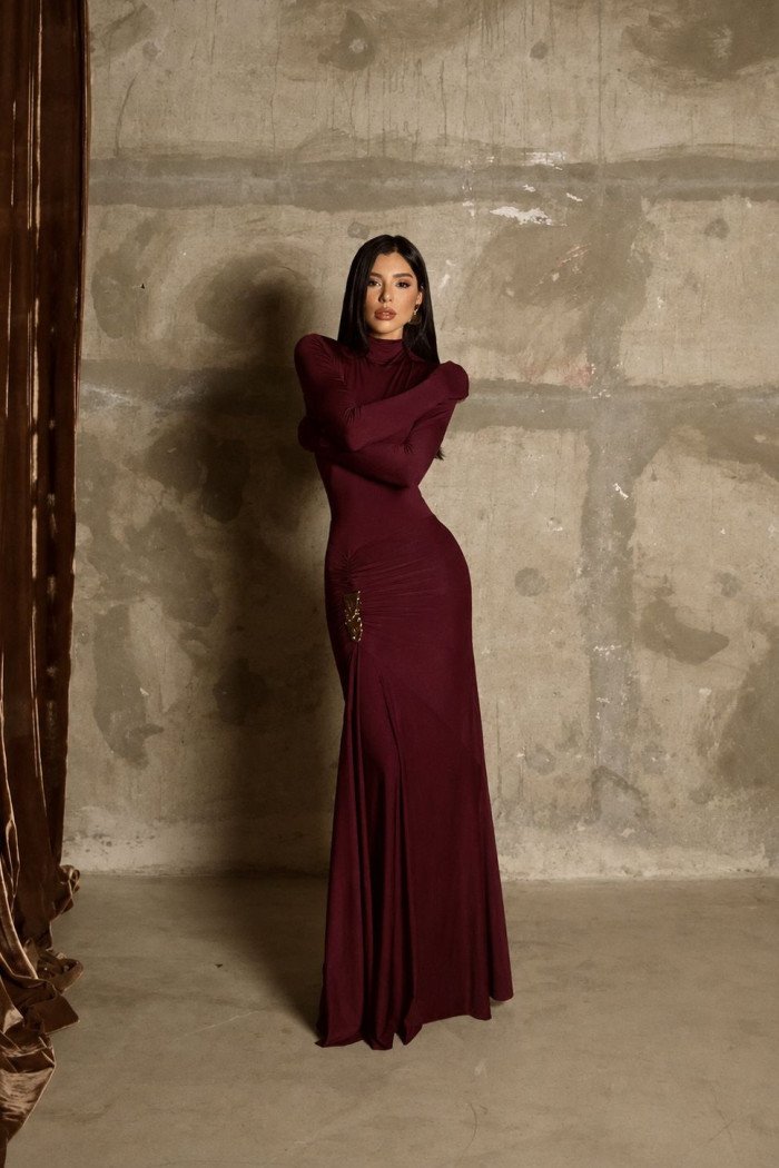 VESTIDO SUZANE MANGA LONGA DETALHE CINTURA - VINHO