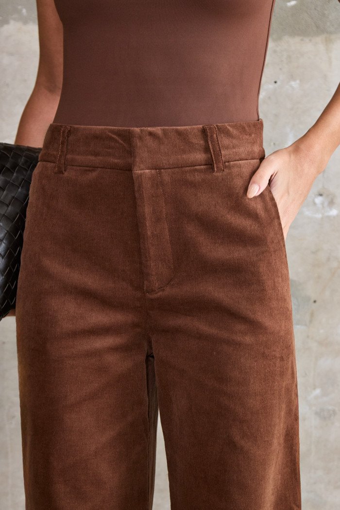 CALÇA BRUXELAS COTELÊ - MARROM