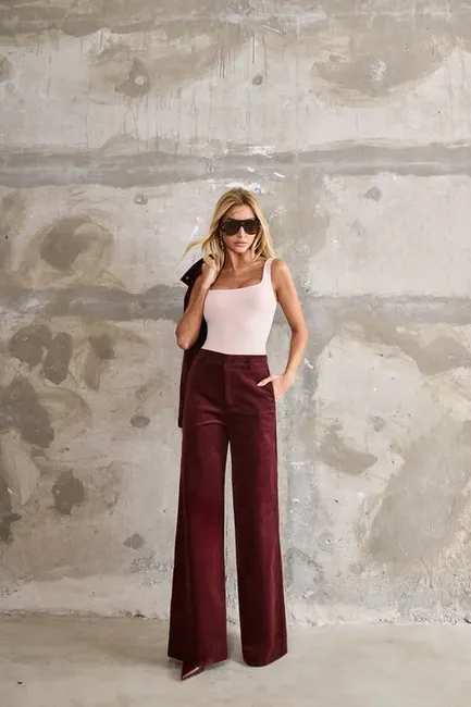 CALÇA BRUXELAS COTELÊ - VINHO