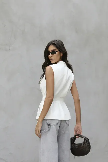 COLETE ALFAIATARIA TATI COM CINTO - BRANCO