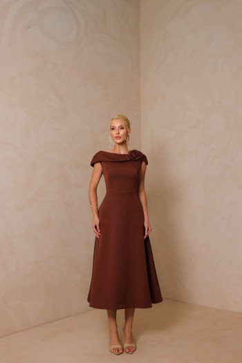 VESTIDO HILDA MIDI DETALHE FLOR - MARROM