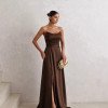 VESTIDO DE FESTA CINTIA T.Q.C LONGO FENDA - MARROM